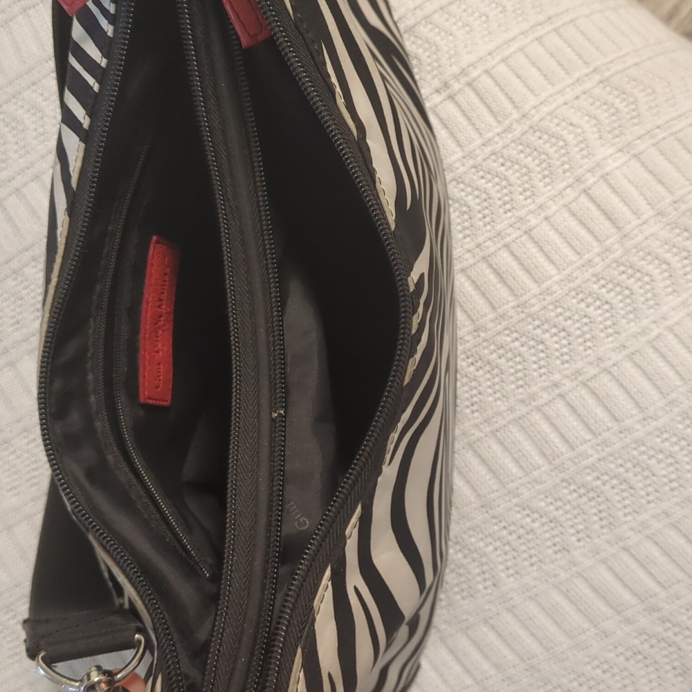 Gun Tote 'N Mama Zebra Print Shoulder Bag - Fashion, Function & Safety In 1 - Picture 5 of 8